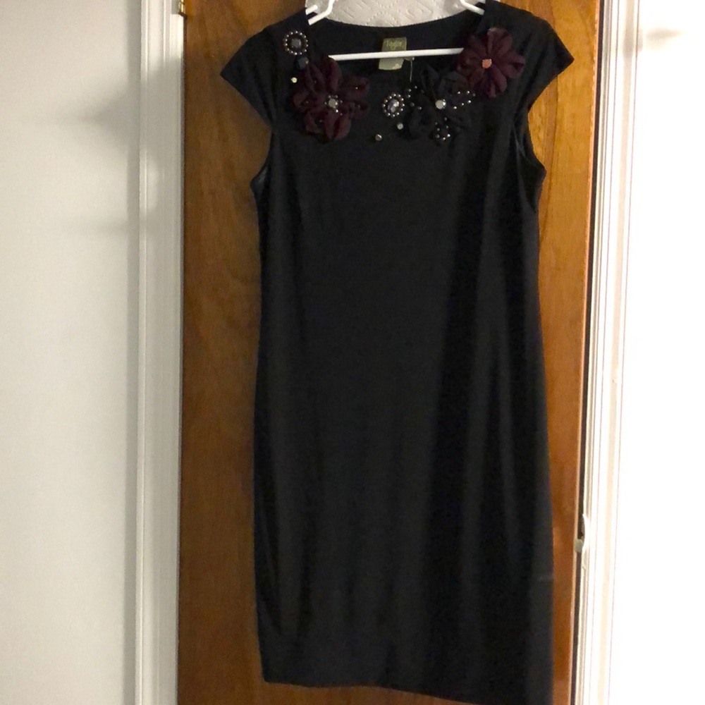 Black dress Maroon Jeweled Floral Neck New Size 8